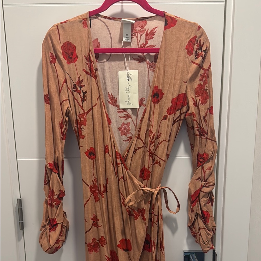 H&M x Johanna Ortiz Floral Wrap Dress in Red and pink - Picture 5 of 10